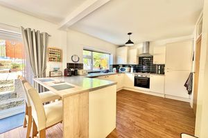 Kitchen- click for photo gallery